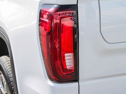 Used 2024 GMC Sierra 1500 SLT image 9