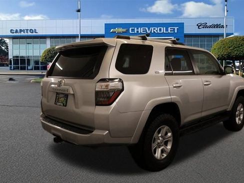 Used 2020 Toyota 4Runner SR5 Premium image 2