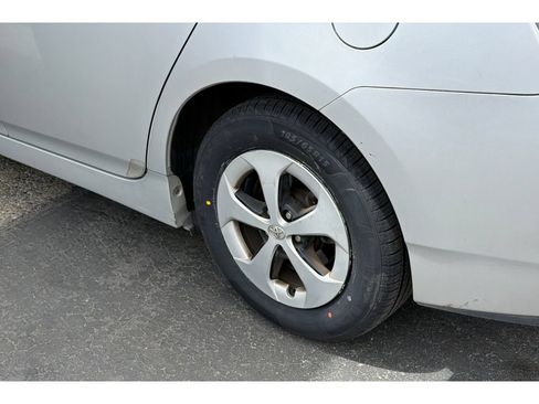 Used 2013 Toyota Prius Three w/ Solar Roof Pkg FWD image 4