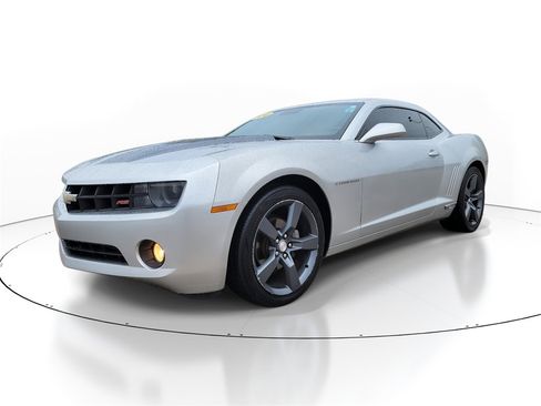 Used 2010 Chevrolet Camaro LT image 2