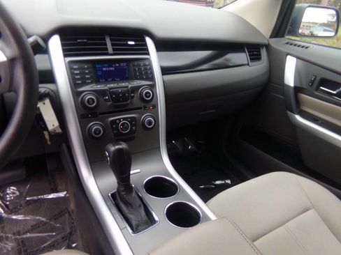 Used 2013 Ford Edge SE image 26