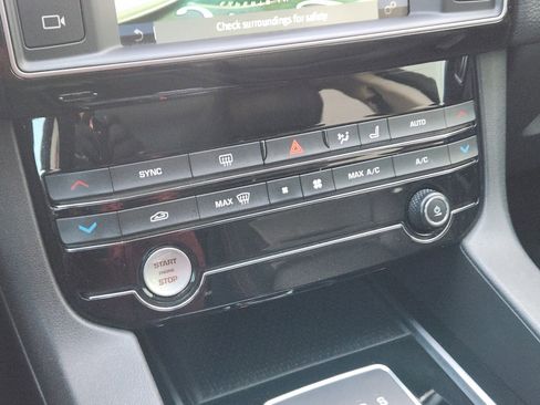 Used 2018 Jaguar F-PACE Prestige image 18