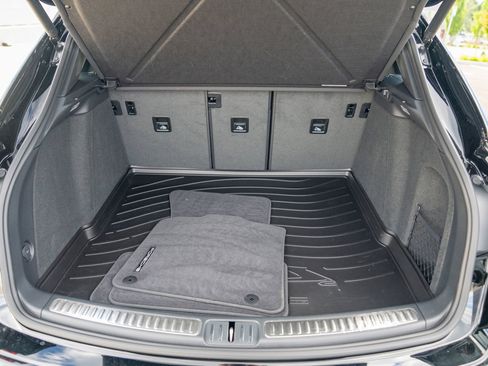 Certified 2026 Porsche Macan AWD/4WD image 28