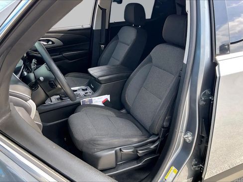 Used 2018 Chevrolet Traverse LS FWD image 9