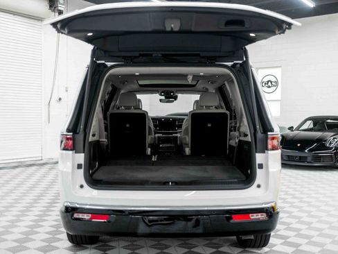 Used 2023 Jeep Wagoneer Series III w/ Premium Group I AWD/4WD image 96