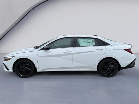 New 2026 Hyundai Elantra SEL Sport Premium FWD image 2