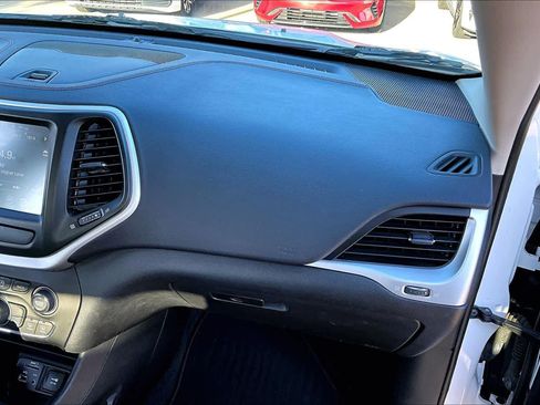 Used 2017 Jeep Cherokee Limited w/ Trailer Tow Group image 18