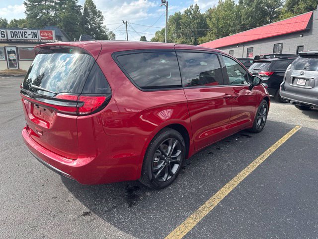 Used 2026 Chrysler Pacifica Select FWD image 3