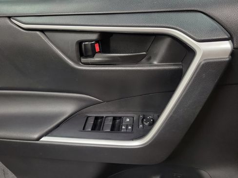 Used 2021 Toyota RAV4 LE FWD image 19