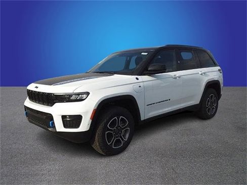 New 2022 Jeep Grand Cherokee Trailhawk w/ Advanced Protech Group II image 3