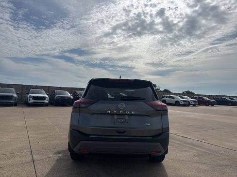 Certified 2023 Nissan Rogue SV FWD image 18