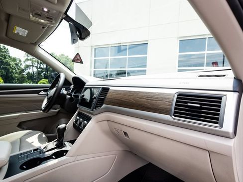 Used 2021 Volkswagen Atlas SE w/ Panoramic Sunroof Package FWD image 45