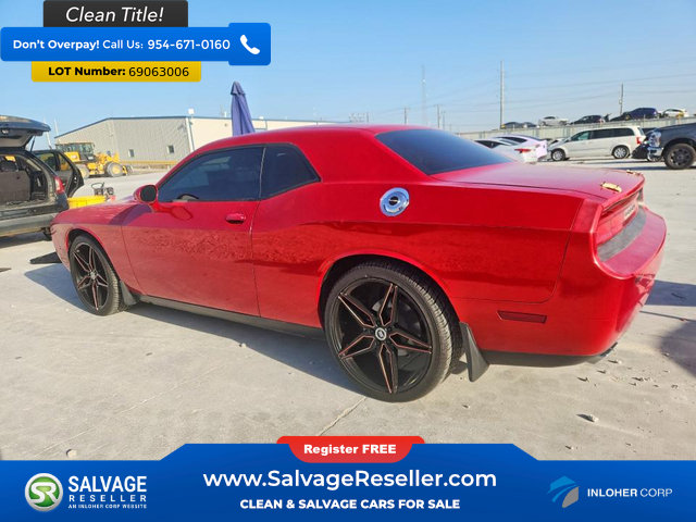 Used 2012 Dodge Challenger SXT RWD image 3