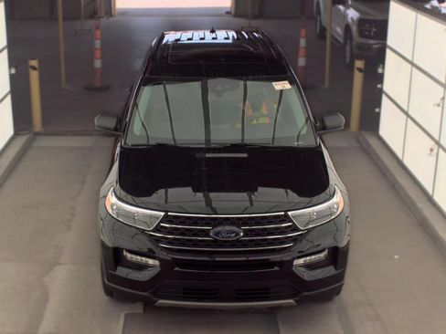 Used 2023 Ford Explorer XLT w/ Equipment Group 202A AWD/4WD image 2