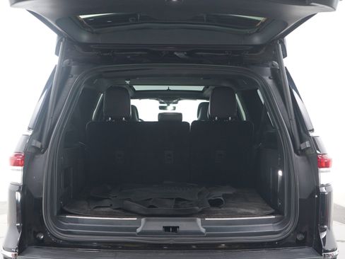 Used 2024 Lincoln Navigator L Black Label AWD/4WD image 19