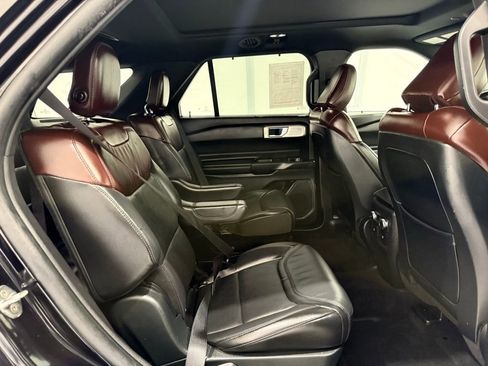 Used 2020 Ford Explorer Platinum w/ Premium Technology Package image 26