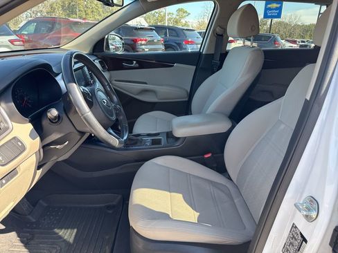 Used 2018 Kia Sorento LX image 9