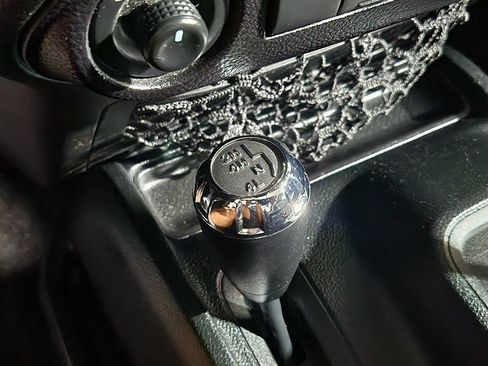 Used 2018 Jeep Wrangler Unlimited Sahara AWD/4WD image 40
