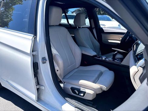 Used 2018 BMW 330i Sedan w/ Convenience Package RWD image 29