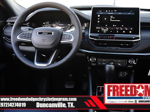 New 2026 Jeep Compass Latitude image 17