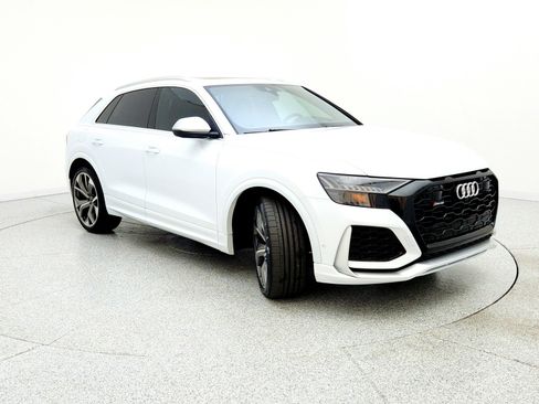 Used 2022 Audi RS Q8 w/ Luxury Package image 3