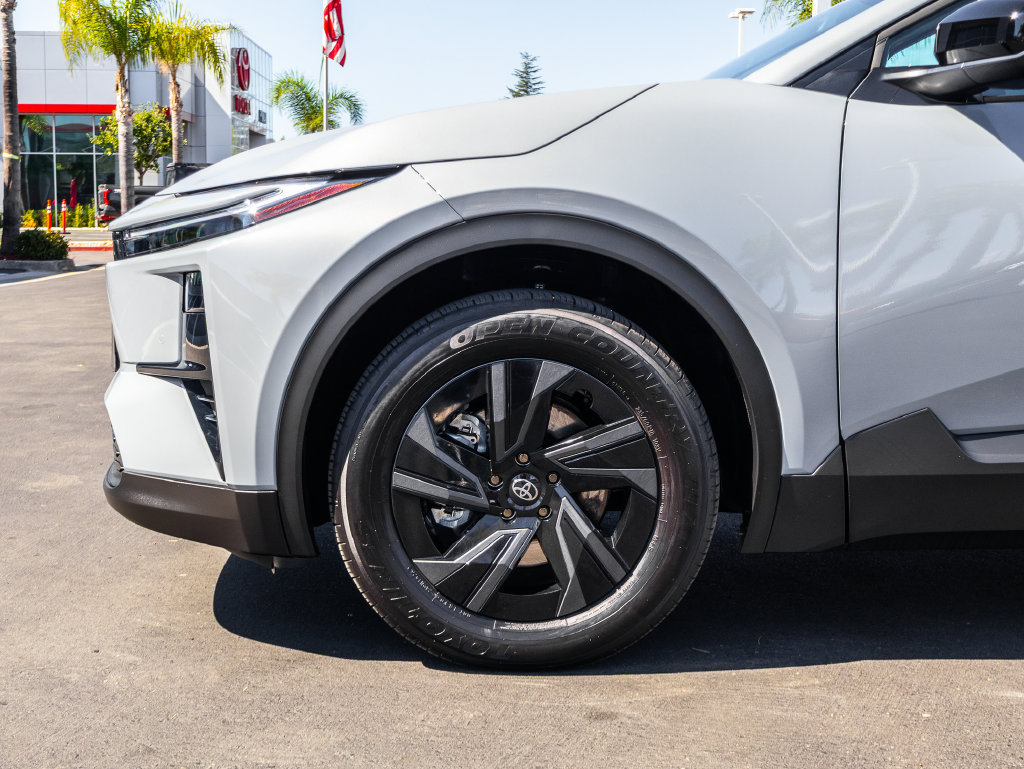 Used 2026 Toyota C-HR AWD/4WD image 5