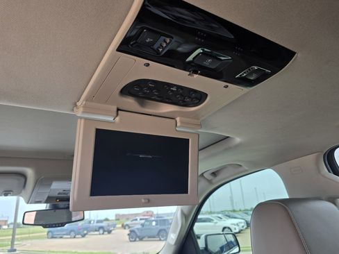 Used 2020 Chevrolet Suburban LT AWD/4WD image 25