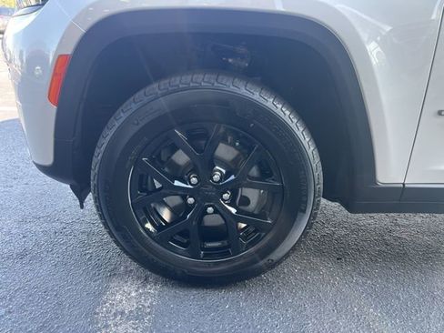 New 2026 Jeep Grand Cherokee Altitude RWD image 5