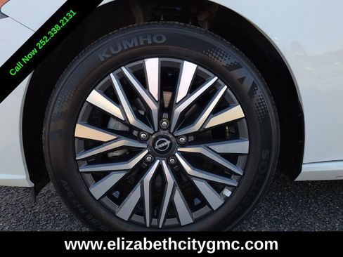 Used 2025 Nissan Altima 2.5 SV FWD image 12