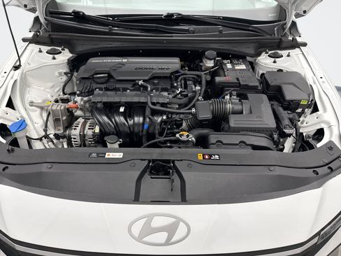 Used 2024 Hyundai Elantra SE FWD image 24