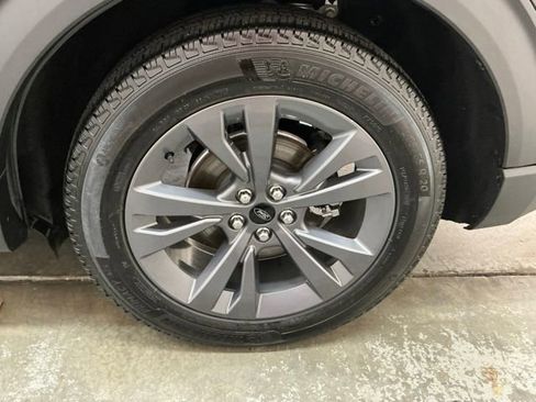 Used 2024 Ford Explorer XLT w/ Equipment Group 202A RWD image 10