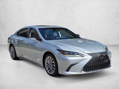 Used 2019 Lexus ES 300h w/ Accessory Package 2 FWD image 3