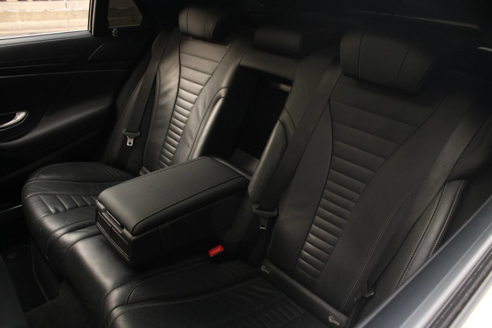 Used 2020 Mercedes-Benz S 560 Sedan w/ Premium Package image 18