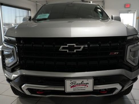 Used 2025 Chevrolet Suburban Z71 AWD/4WD image 6