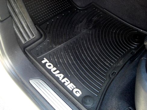 Used 2016 Volkswagen Touareg Executive image 23