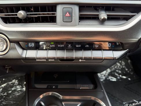 Used 2021 Lexus UX 200 image 23