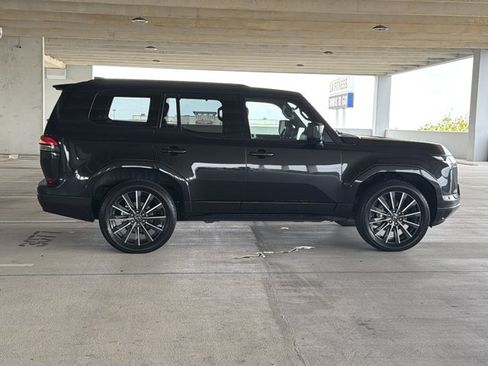 Used 2024 Lexus GX 550 w/ Cold Area Package AWD/4WD image 4