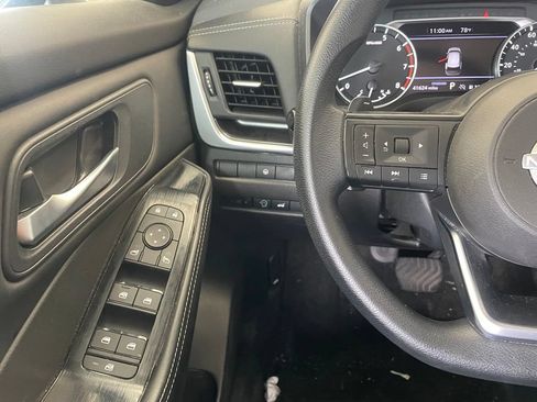 Used 2024 Nissan Rogue SV FWD image 12