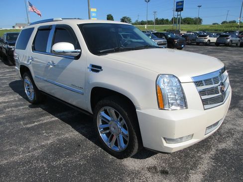 Used 2013 Cadillac Escalade Platinum AWD/4WD image 7