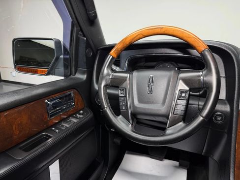 Used 2017 Lincoln Navigator Select AWD/4WD image 25