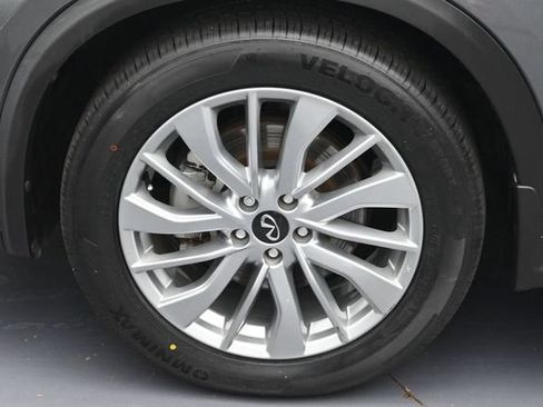 Used 2023 INFINITI QX50 Luxe w/ Accent Package FWD image 7