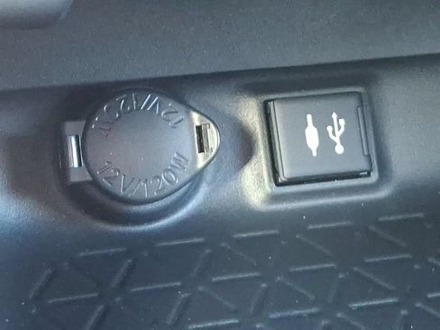 Used 2019 Toyota RAV4 LE AWD/4WD image 24