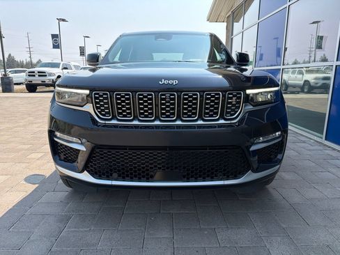 Used 2022 Jeep Grand Cherokee Summit AWD/4WD image 3