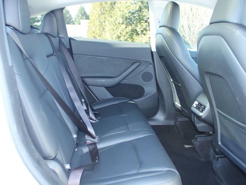 Used 2024 Tesla Model Y Long Range AWD/4WD image 13