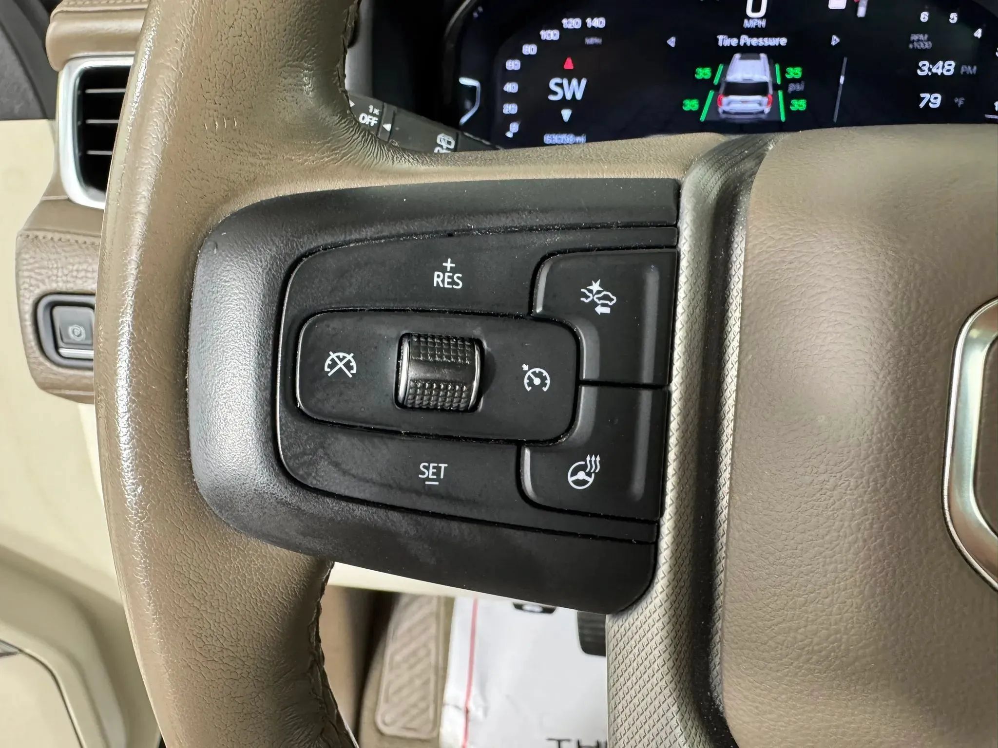 Used 2022 GMC Yukon XL Denali AWD/4WD image 15