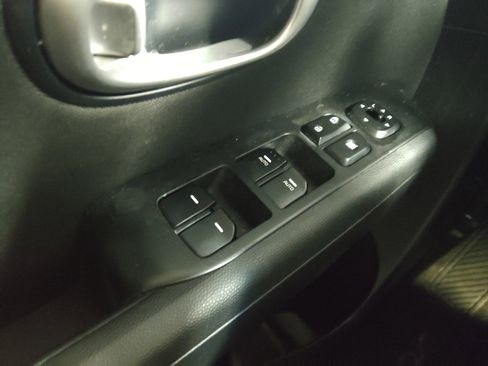 Used 2014 Kia Soul + image 27