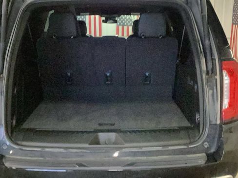 Used 2024 GMC Yukon XL SLT w/ SLT Luxury Package image 18