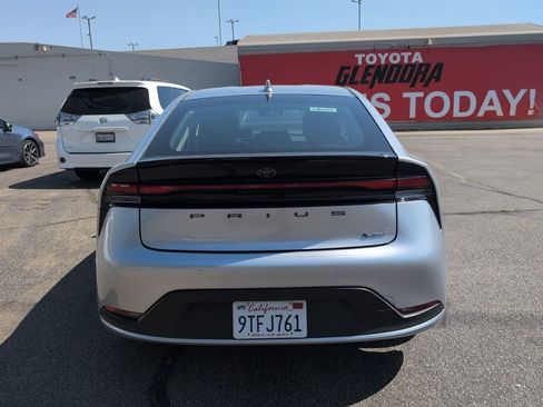 Used 2025 Toyota Prius LE FWD image 4