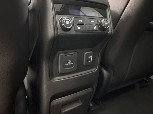 Used 2019 GMC Acadia Denali w/ Technology Package FWD image 35