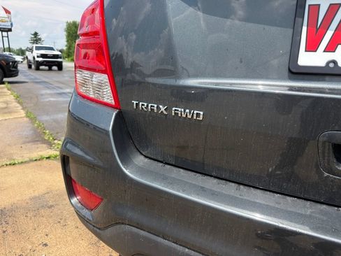 Used 2019 Chevrolet Trax LS AWD/4WD image 25